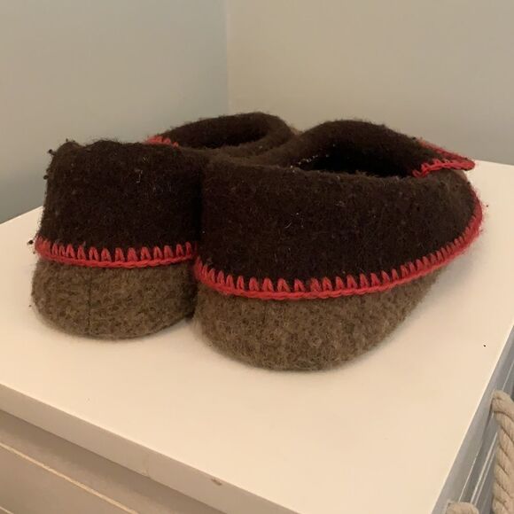 Acorn Slippers   - Picture 4 of 10